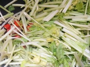 再放辣椒、芹菜