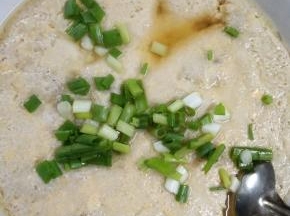 20分钟后，撒上葱花出锅盛盘即可