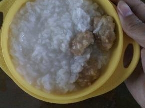 放入少许糖，出锅盛盘即可