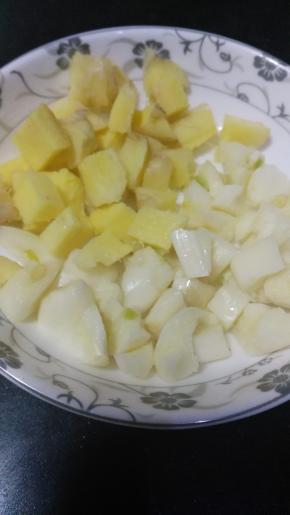 生姜大蒜切好备用