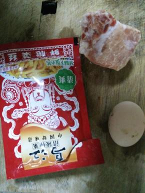 准备好食材，榨菜 、猪肉 、鸡蛋