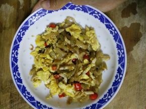 放入味精，出锅盛盘即可