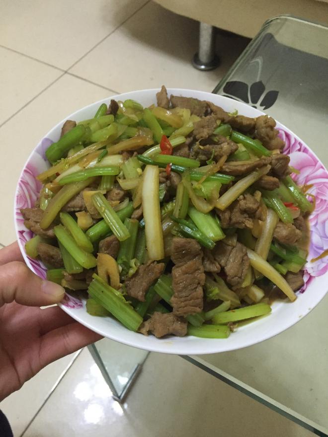 芹菜炒肉