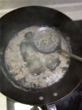 冷水入锅煮开之后三分钟，去除血水