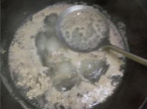 冷水入锅煮开之后三分钟，去除血水