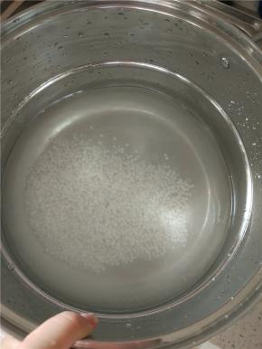 放入大锅内煮开，一边煮一遍搅拌，防止粘锅