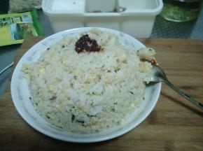 炒好后就可以装盘啦，可以稍微加些油泼辣子，吃起来更棒哦
 （//▽//）