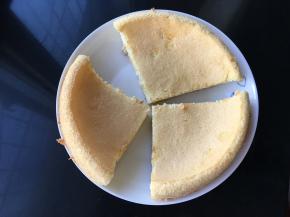 出炉后倒扣自然凉后脱模分切蛋糕