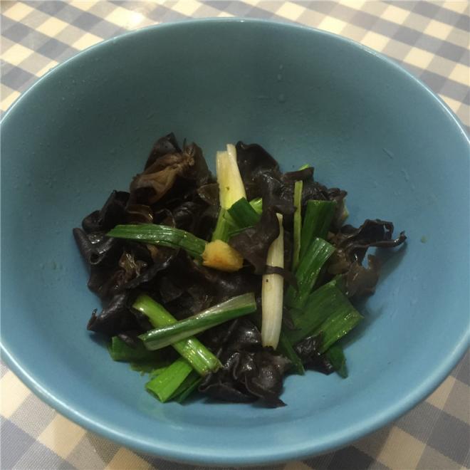 蒜苗黑木耳