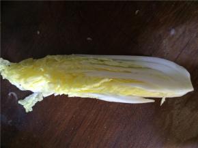 娃娃菜洗净，一颗对半切4条，煮熟