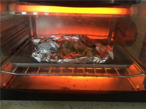 放入烤箱，调温度180度，烤10分钟