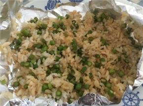 拿出，揭开锡纸，拌匀即可食用