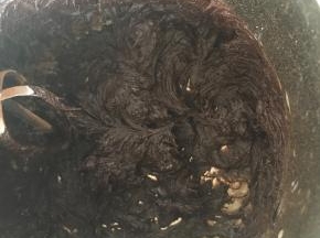 黄油打法好后，加入可可粉搅拌均匀