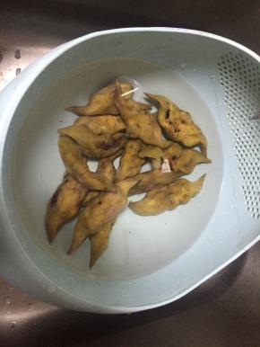 准备菱角，洗干净