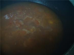 加水煮开，加盐、姜。