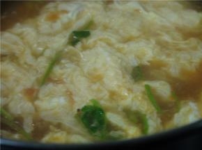 在汤里飞鸡蛋，如香菜（爱喝汤的只喝汤，也可以加入挂面）