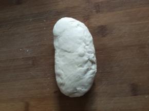 可分几次揉成椭圆状来削