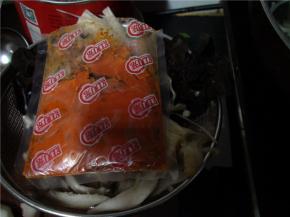 煮熟，再焖一下，关火出锅。