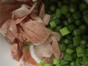 将猪肉切片