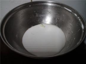 加淀粉，团成丸子蒸熟