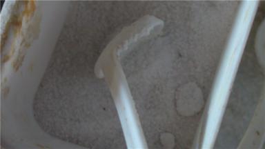 3.将鸡精、盐、淀粉水、入锅煮成芡汁。（爱吃胡椒的，可以加些）