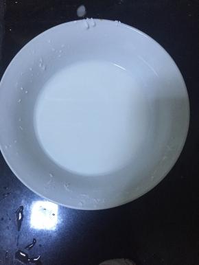 土豆淀粉加水调成糊待用