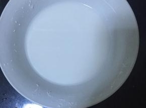 土豆淀粉加水调成糊待用