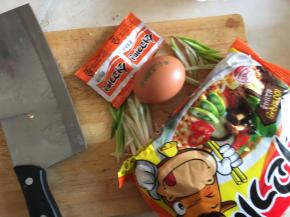 大葱斜切及其它食材准备