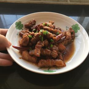 出锅装盘后撒入葱花