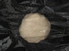 包上保鲜膜放入烤箱中启动发酵功能叮30分钟，