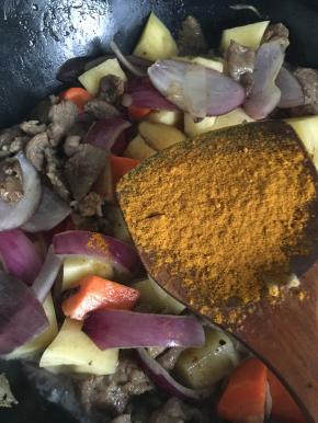 加入一勺咖喱粉