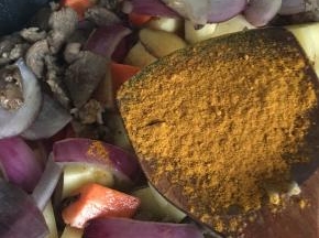 加入一勺咖喱粉