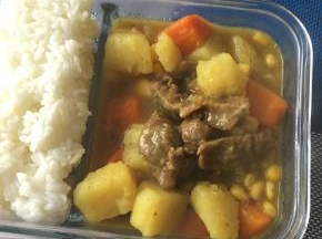 煮好后，配上软糯的米饭一起，就是非常美味的便当了