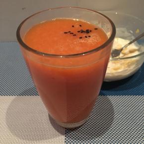 根据个人喜好加入输的黑芝麻或白芝麻，即刻食用