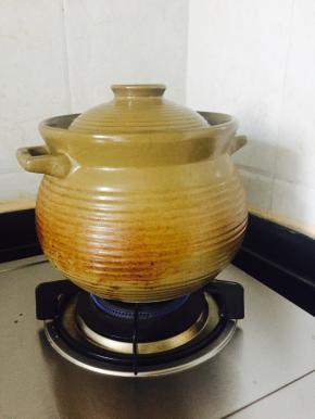 加入白萝卜，中火再炖20分钟，关火。