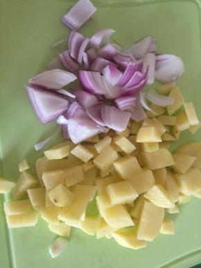 准备洋葱，切片