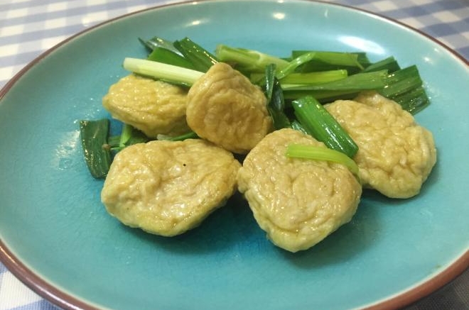 炸鱼丸炒蒜苗