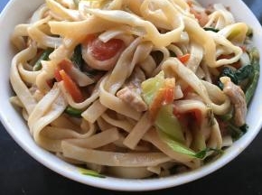 加入五香粉，鸡精出锅