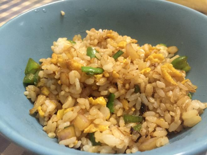 洋葱青椒蛋炒饭