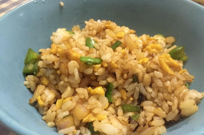 洋葱青椒蛋炒饭