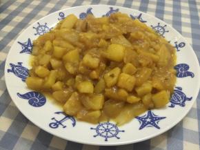 炖一会，待土豆软烂，大火收汁，出锅即可