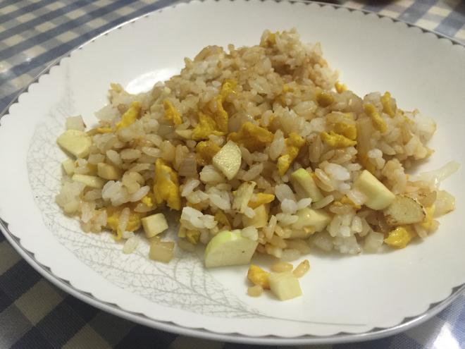 洋葱茭白蛋炒饭