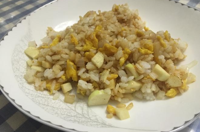 洋葱茭白蛋炒饭