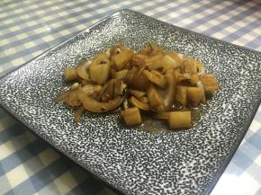 翻炒均匀，大火收汁，即可出锅