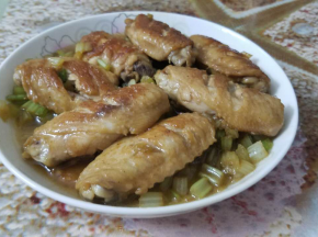 最后无须再次调味，盛出装盘即可