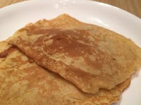 差不多一分多钟就可以做好一个松饼，然后就可以开吃了