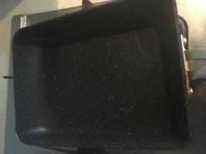 平底锅倒入食用油加热