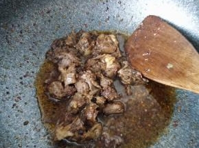 翻炒牛肉