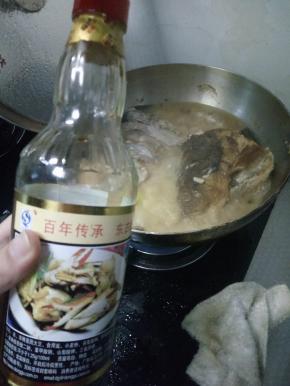 放入酱油