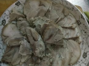 炖好后用刀切片